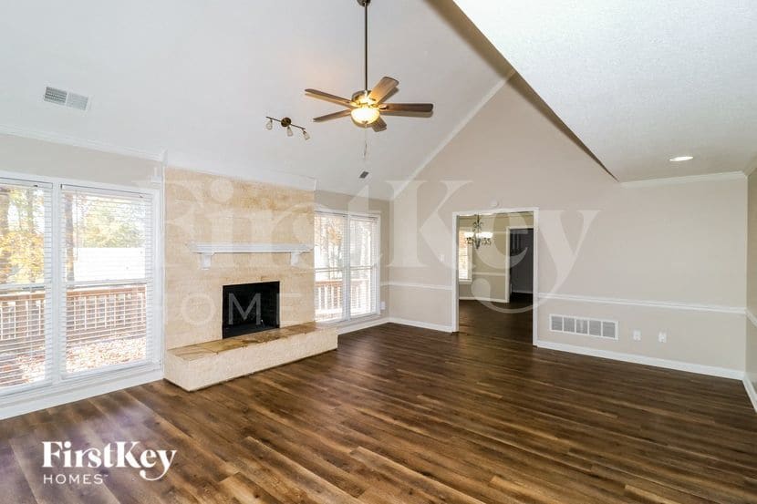 Building Photo - 3857 Oak Forest Dr