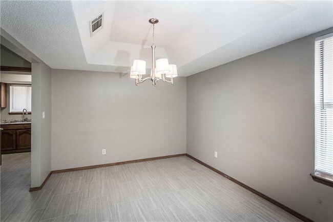 Building Photo - 701 El Parque Dr