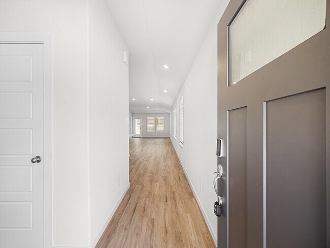 Building Photo - 18718 Timber Gln Dr