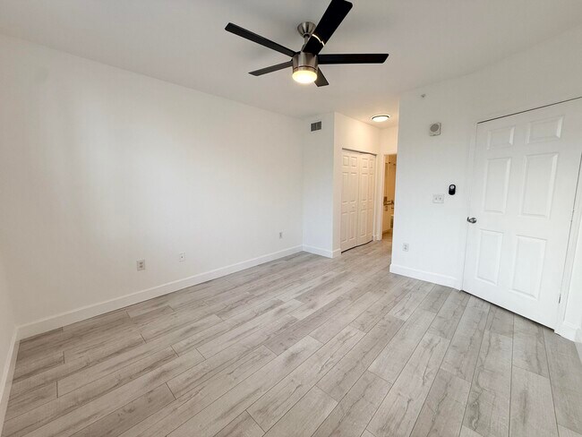 Building Photo - 630 S Sapodilla Ave