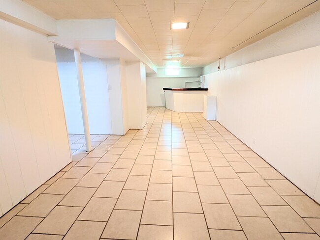 Building Photo - 3113 Silverdale Ave