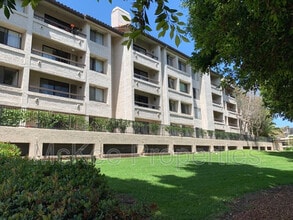 Building Photo - 5645 Friars Rd