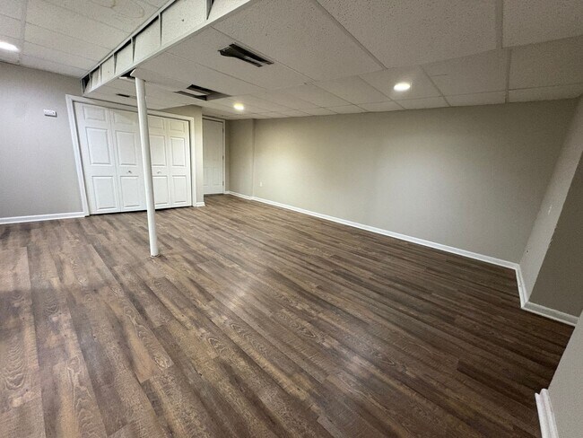 Building Photo - 3 Bedroom 2 Bathroom Available Now! Blue Springs, MO!!
