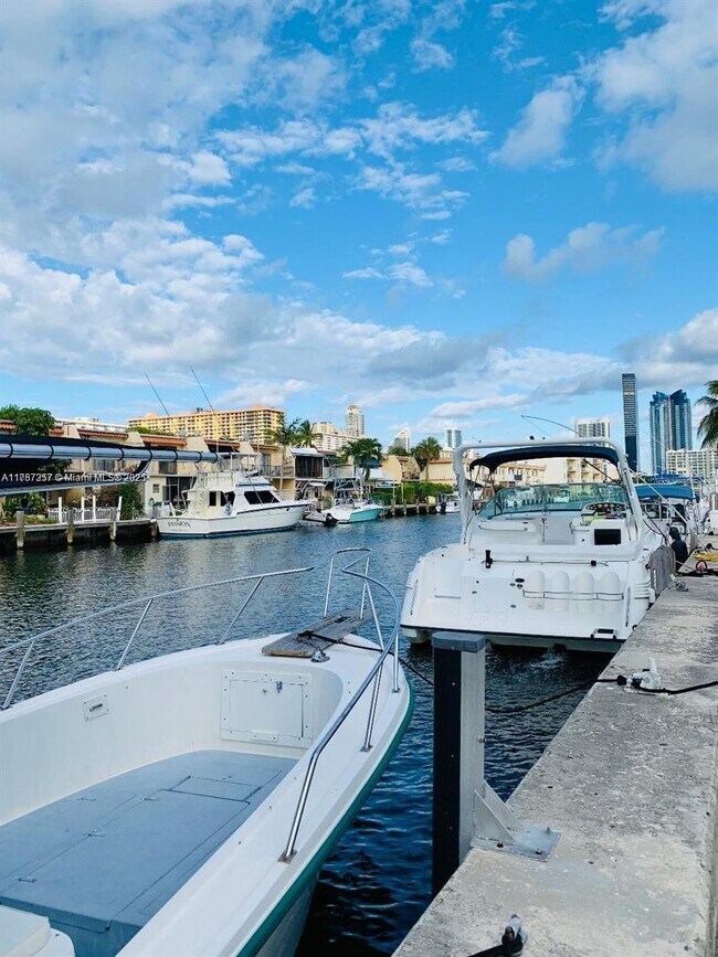 Building Photo - 2 bedroom in Sunny Isles Beach FL 33160