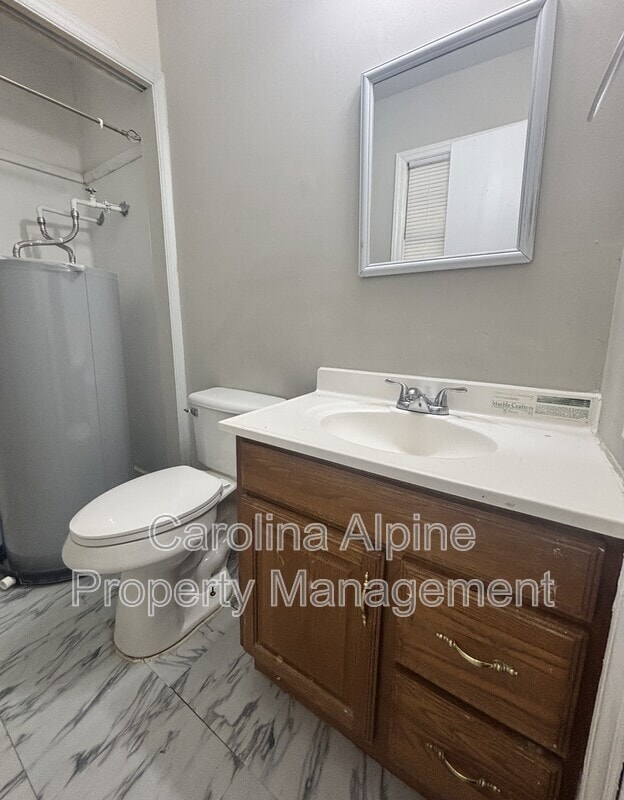 Building Photo - 8523 Stonehurst Dr