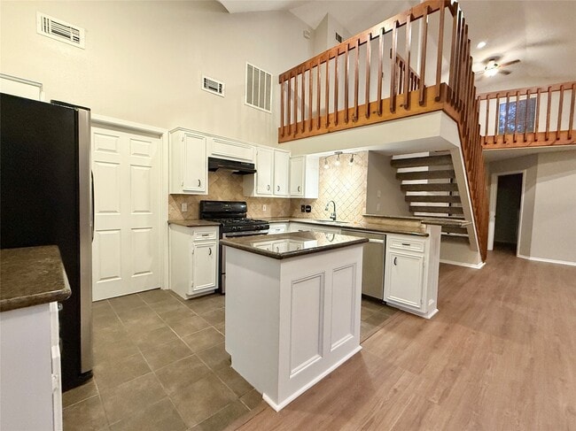 Building Photo - 30430 Arborg Dr