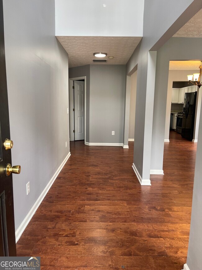 Building Photo - 116 Village Trce