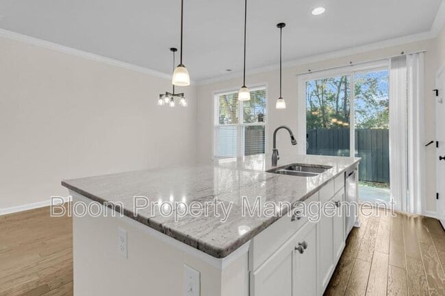 Building Photo - 1660 Bridwell Ln