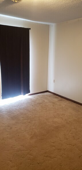 Building Photo - 704 S 3rd St