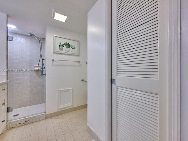 Building Photo - 10143 Mangrove Dr