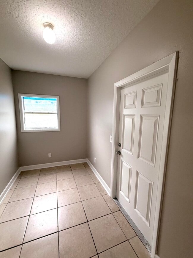 Building Photo - 407 N 29th St