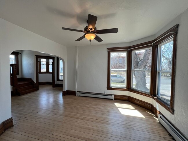 Building Photo - AVAILABLE JUNE - 4 Bed 1.5 Bath Home in Superior