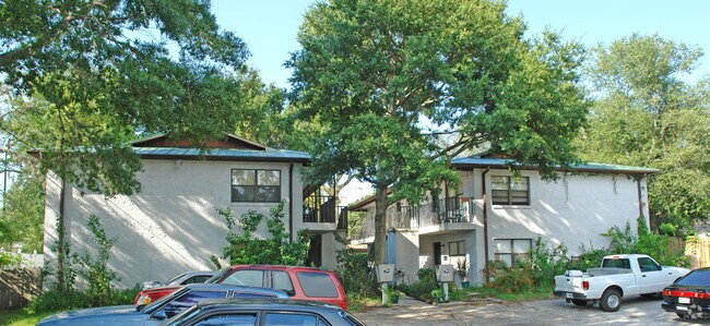 Building Photo - Casa Mia Suites