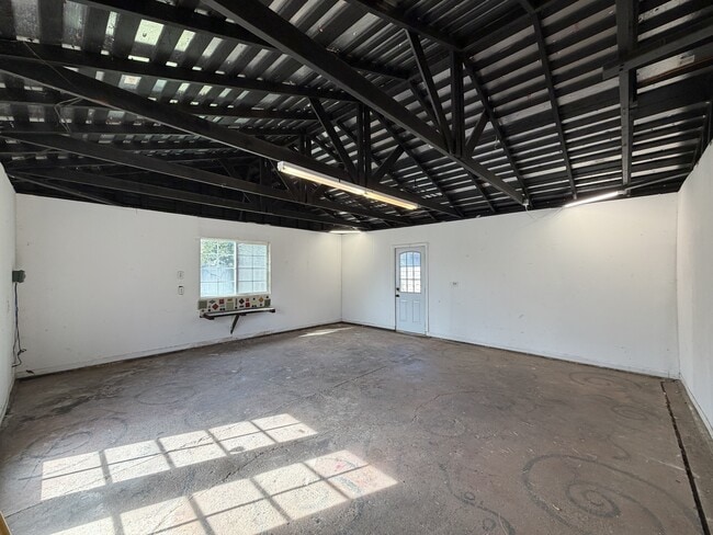 Building Photo - 221 Walden St