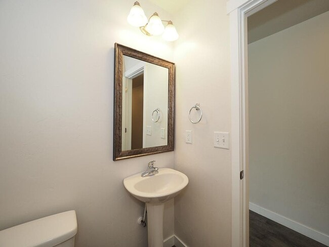 Building Photo - Draper Hillside Townhome