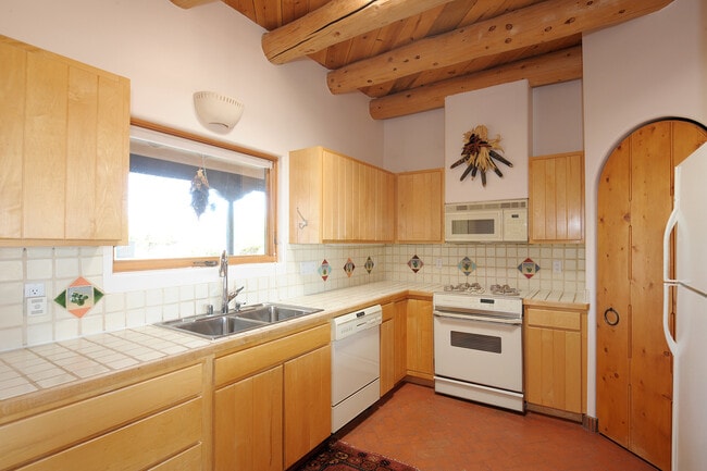 Building Photo - Eldorado Beauty