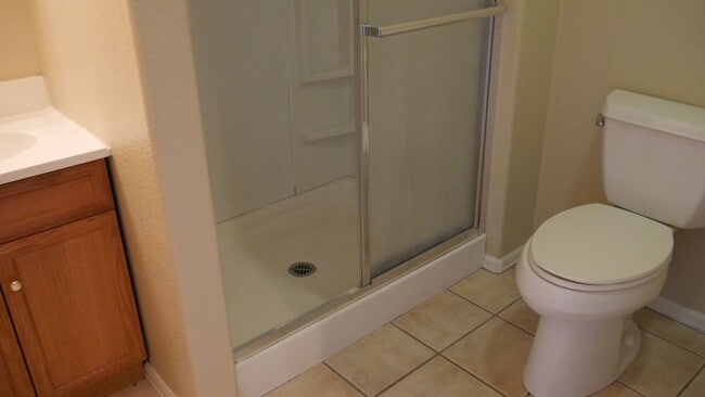 Building Photo - 4 Bed 3 Bath off Dublin/Powers w/AC- Avail...