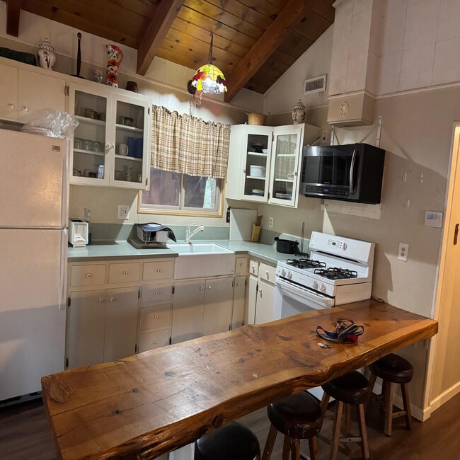 Building Photo - 42939 Fairy Ave