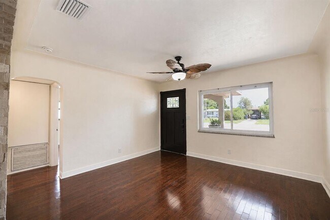 Building Photo - 520 83rd Ave N