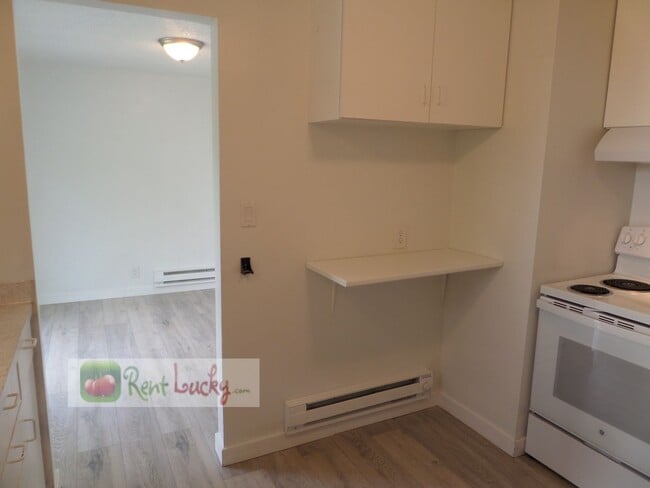 Building Photo - Super-Cute 2-Bedroom Home w/Attached Garag...
