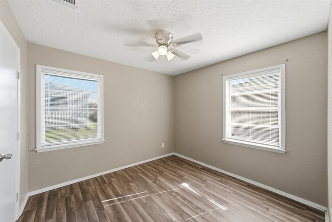 Building Photo - 10507 Seaford Dr