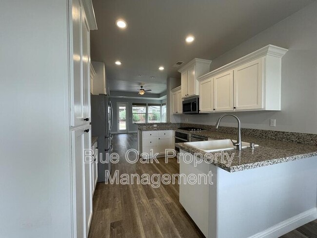 Building Photo - 3032 Biscayne Bay