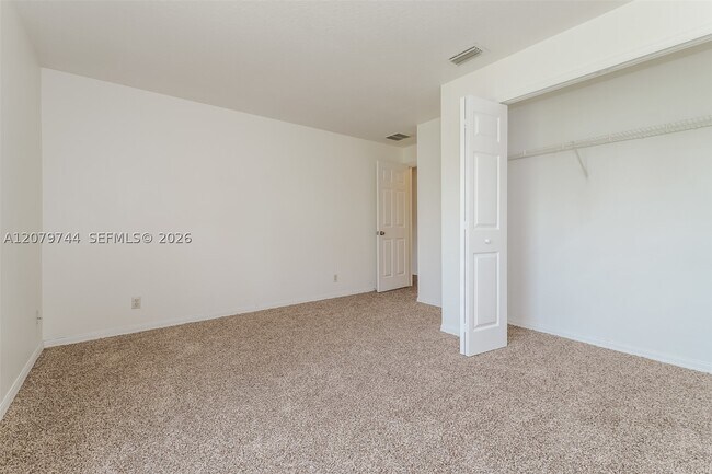 Building Photo - 2831 SE Hutchings Ave