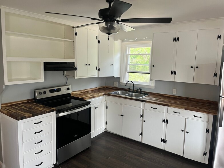 Kitchen - 176 Pleasant St