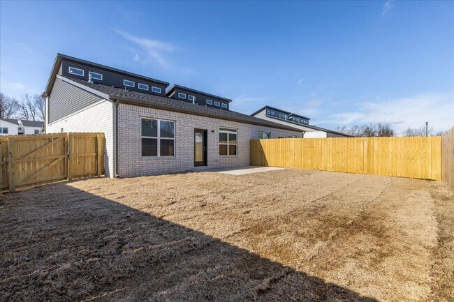 Building Photo - 717 Sun Meadow Dr