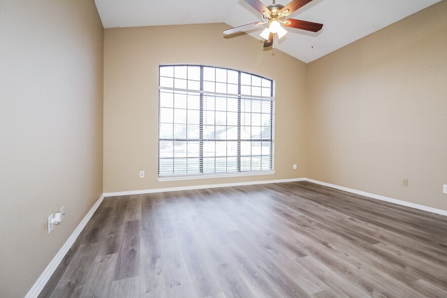 Building Photo - 3713 Shannon Dr