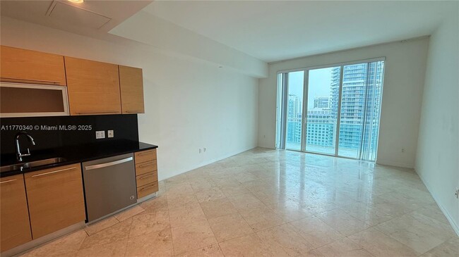 Building Photo - 950 Brickell Bay Dr
