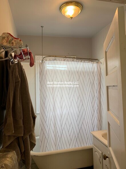 Building Photo - 51 Ibbetson St