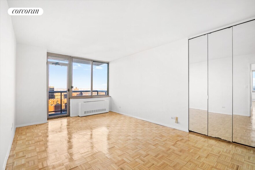 Building Photo - 200 E 89th St