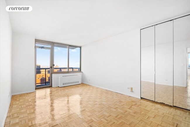 Building Photo - 200 E 89th St