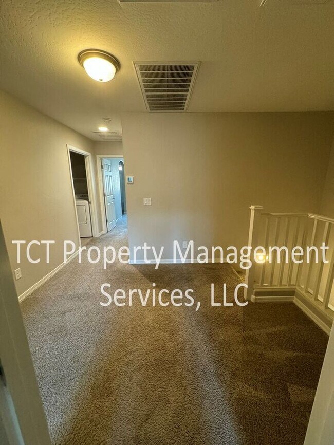 Building Photo - Updated and Low-Maintenance Townhome in Mesa!