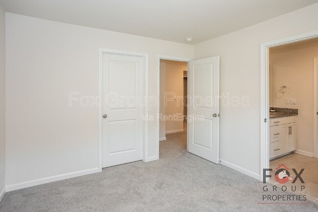 Building Photo - 313 Streamwood Rd