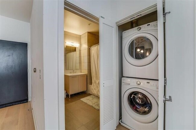 Building Photo - 1400 Hudson St