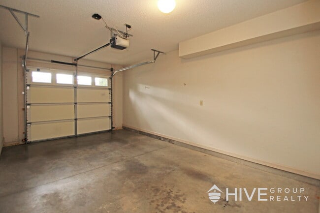 Building Photo - Charming Townhome in Harrisonburg!