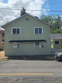 Building Photo - 114 SE Madison St