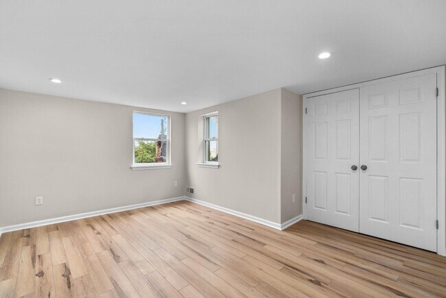 Building Photo - 2202 E Fayette St