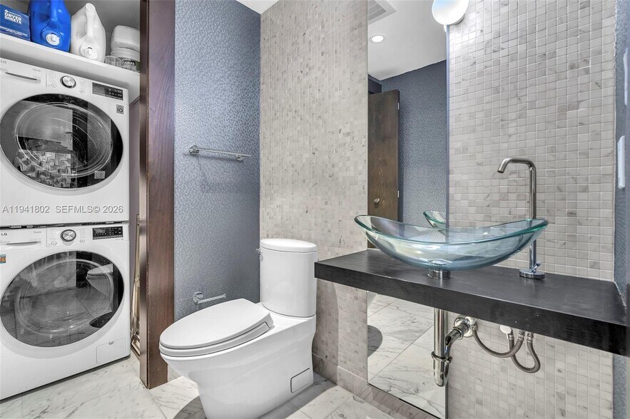 Building Photo - 200 Biscayne Boulevard Way