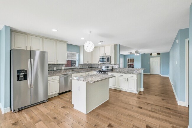 Building Photo - 6310 Macquarie Dr