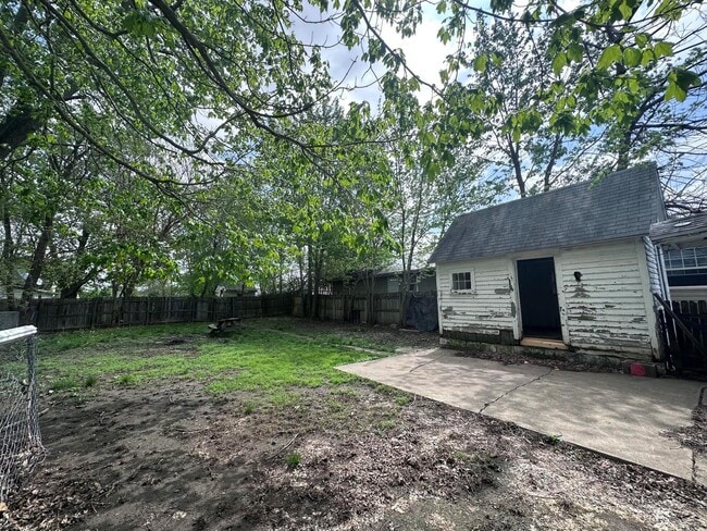 Building Photo - 209 Cook-