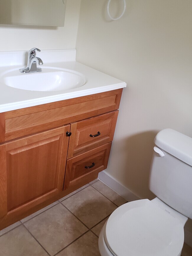 Building Photo - 161 Maple Ave