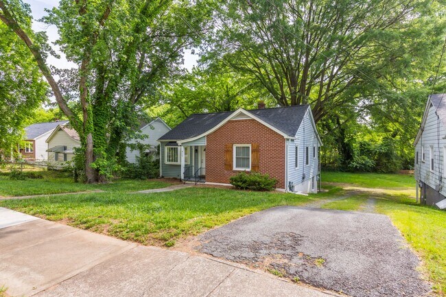 Building Photo - Fully Furnished 2-Bedroom Mid-Term Rental with Utilities Included