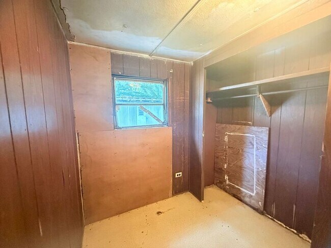 Building Photo - 531 Amber St