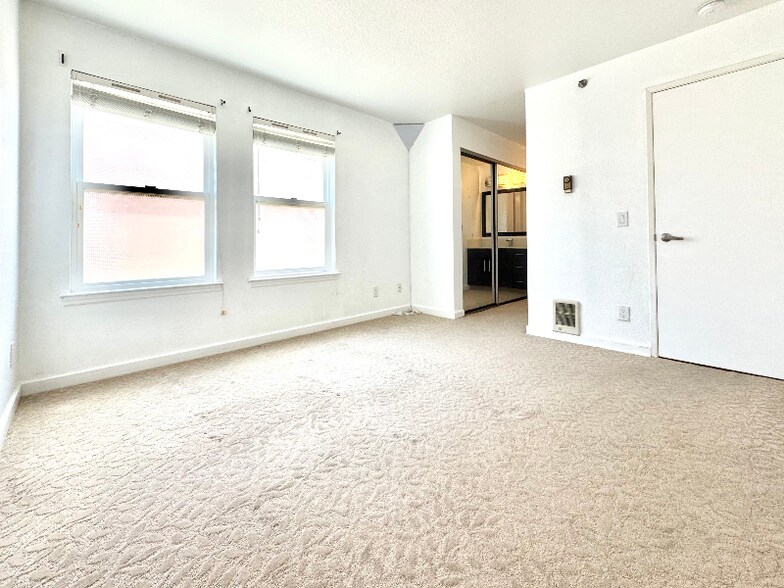 Building Photo - 705 Canonbury Way