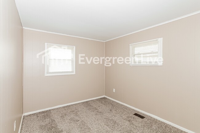 Building Photo - 2660 Wenning Rd