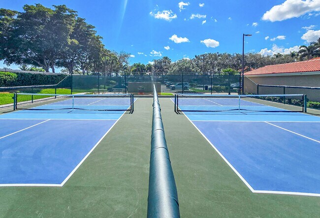 Building Photo - 5058 Glenville Dr