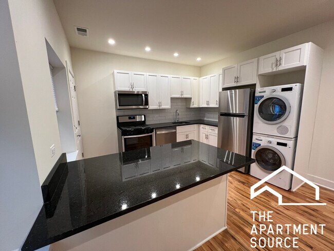 Primary Photo - 3230 N Clark St